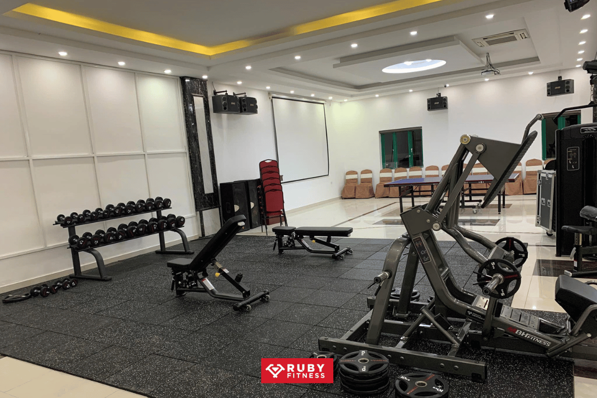 Diện tích tập luyện nhỏ